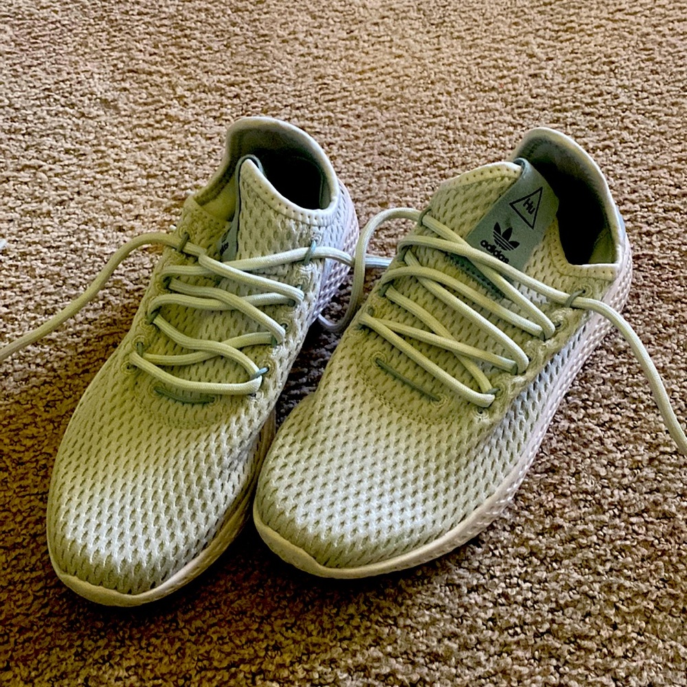 Addidas X Pharrell williams tennis shoes size 4 boys/6 women’s